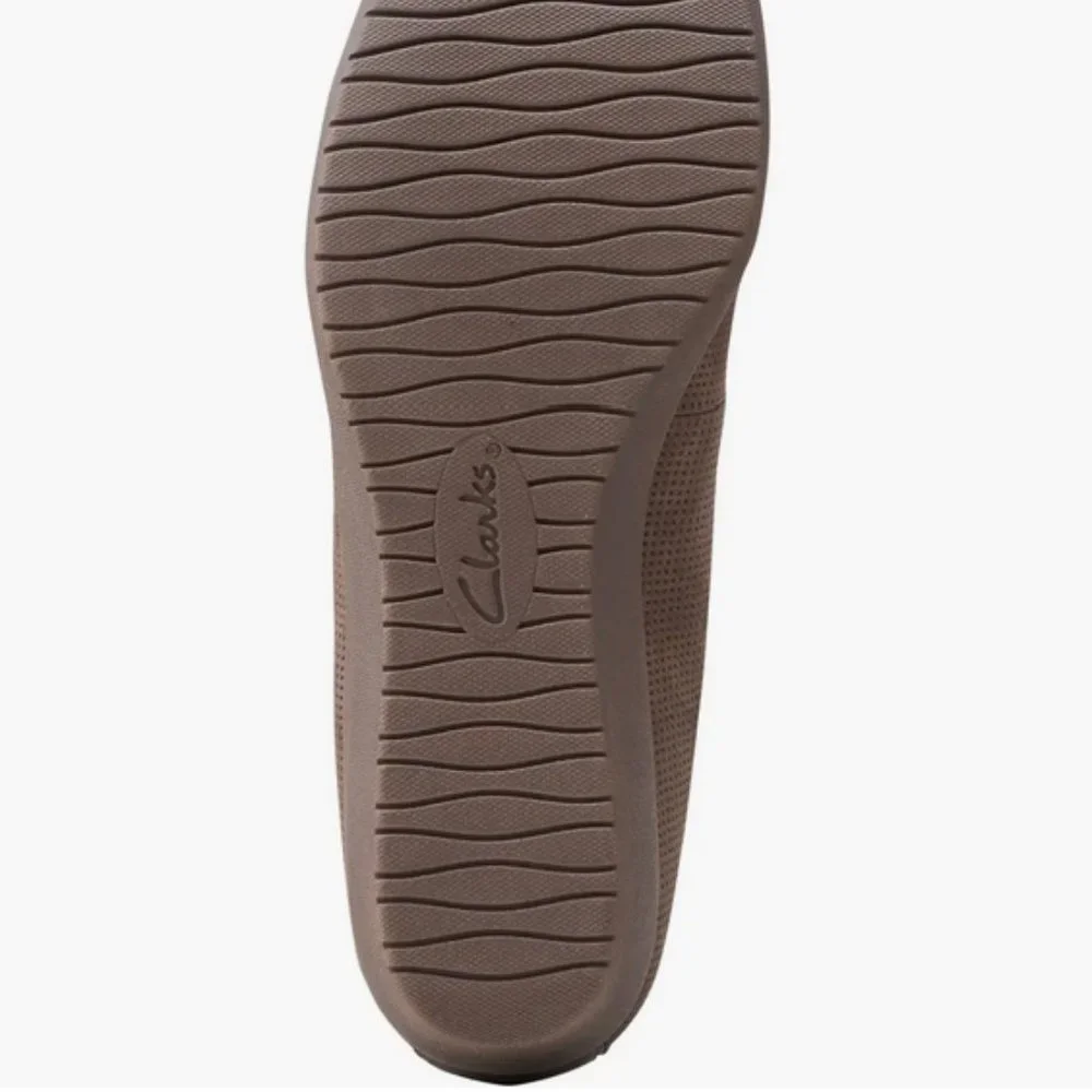 CLARKS New Wedge SlipOn Pump Perforated Leather Comfort Shoes Women's 10 W